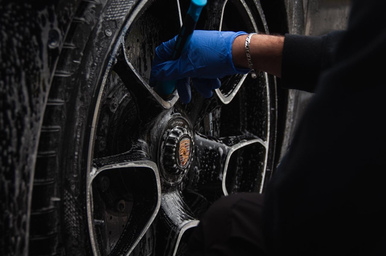 Ceramic coating - wheel cleaning with brush
